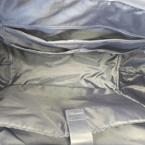 Beis "The Convertible Weekender" in Grey, Travel / Carry On Luggage Pre-owned - Picture 7 of 16